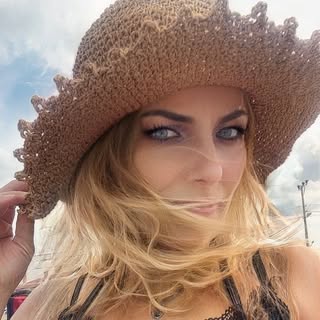 Lale çokgezer profil fotoğrafı
